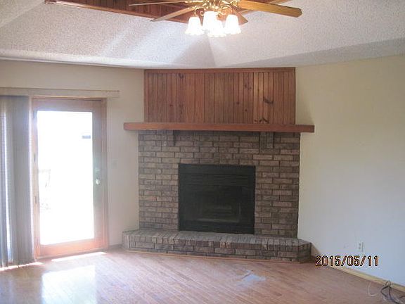 3rd image of 4363 N Essex Ave