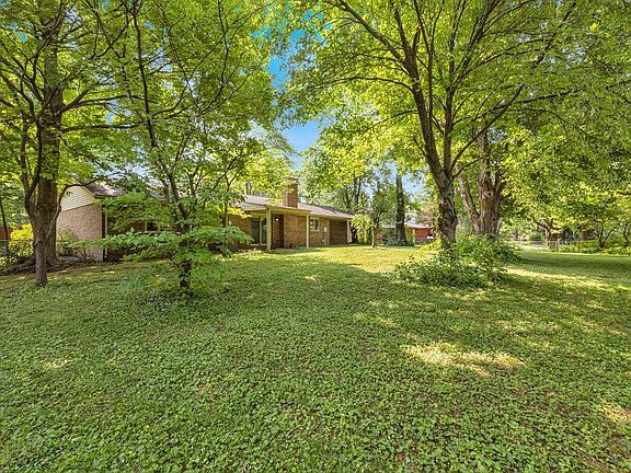 5th image of 42 Crestview Dr