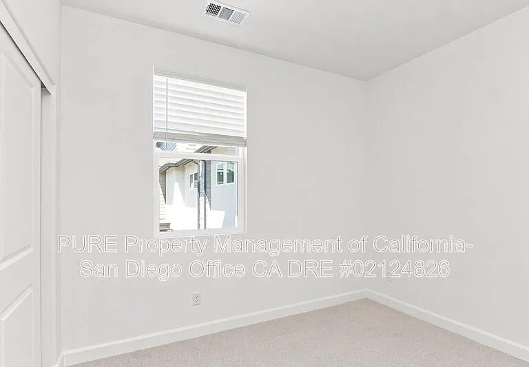 390 Baker St — Photo 17