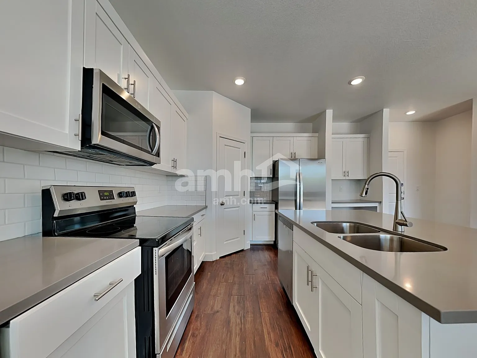 4 bed, 2.5 bath, 2087 sqft, $2,435 — Photo 3
