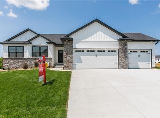 3362 Edgebrooke Dr, Marion, IA 52302