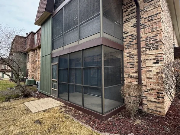 9170 South Rd APT A, Palos Hills, IL 60465