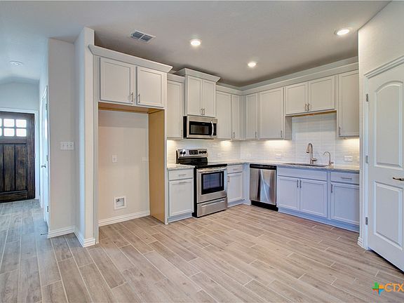 3rd image of 865 Farmhouse Trl