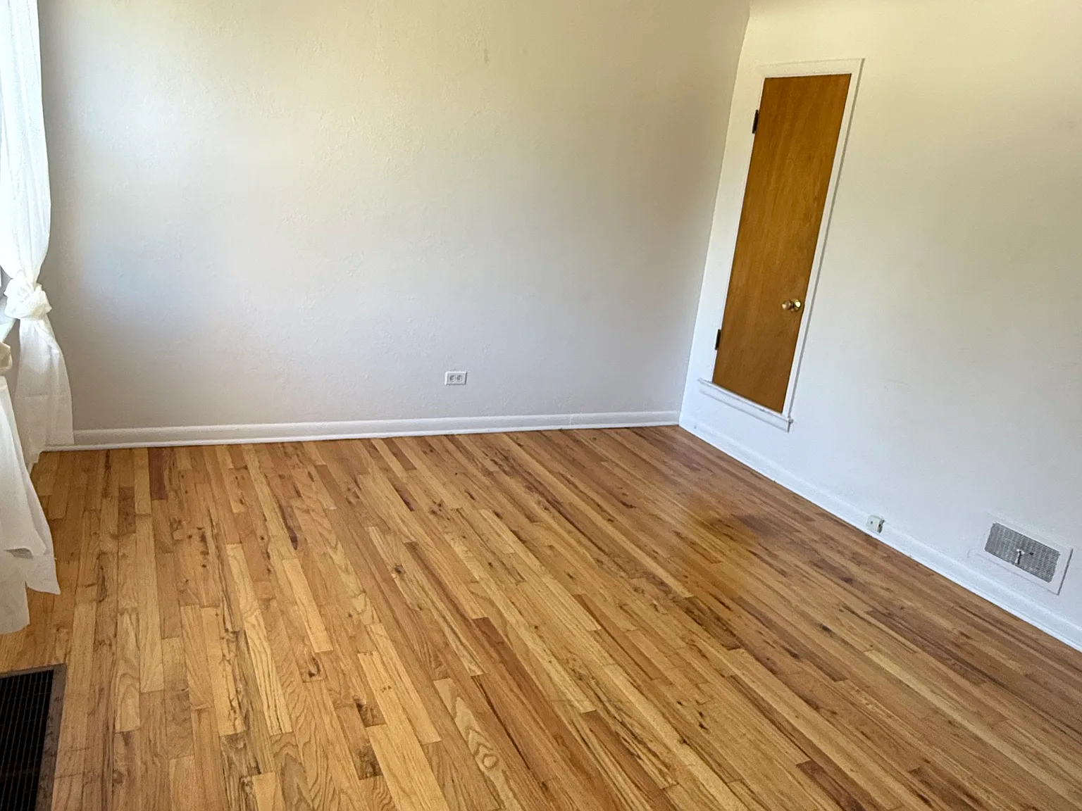 3 bed, 1350 sqft, $2,650 — Photo 3