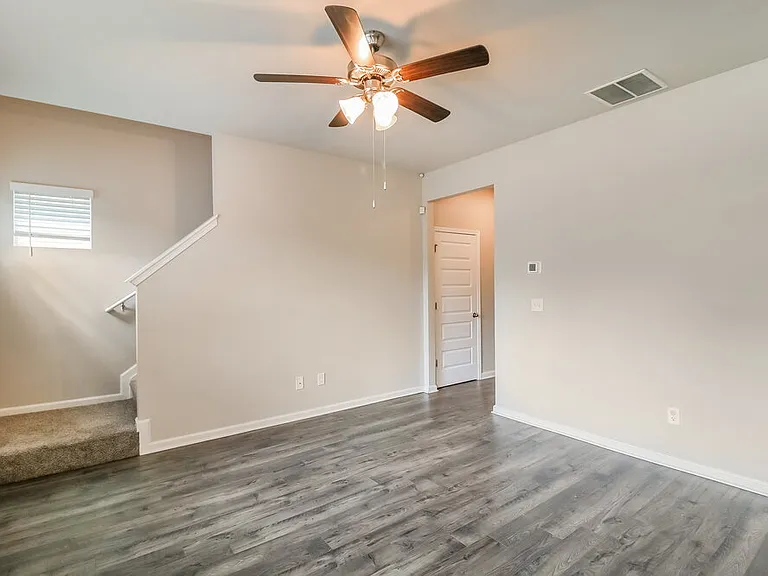 44 Silver Birch Pass — Photo 6