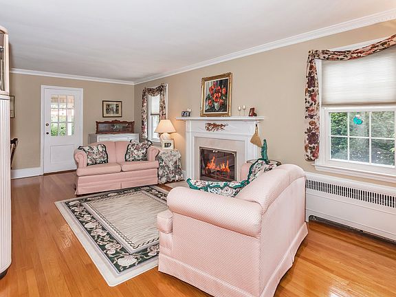 3rd image of 2307 Croydon Dr