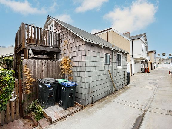 3rd image of 1910 Court Ave #B