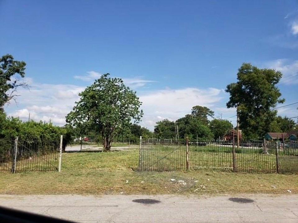 2nd image of 2823 Berry Rd