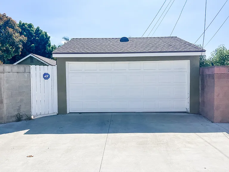 3243 Eucalyptus Ave — Photo 26