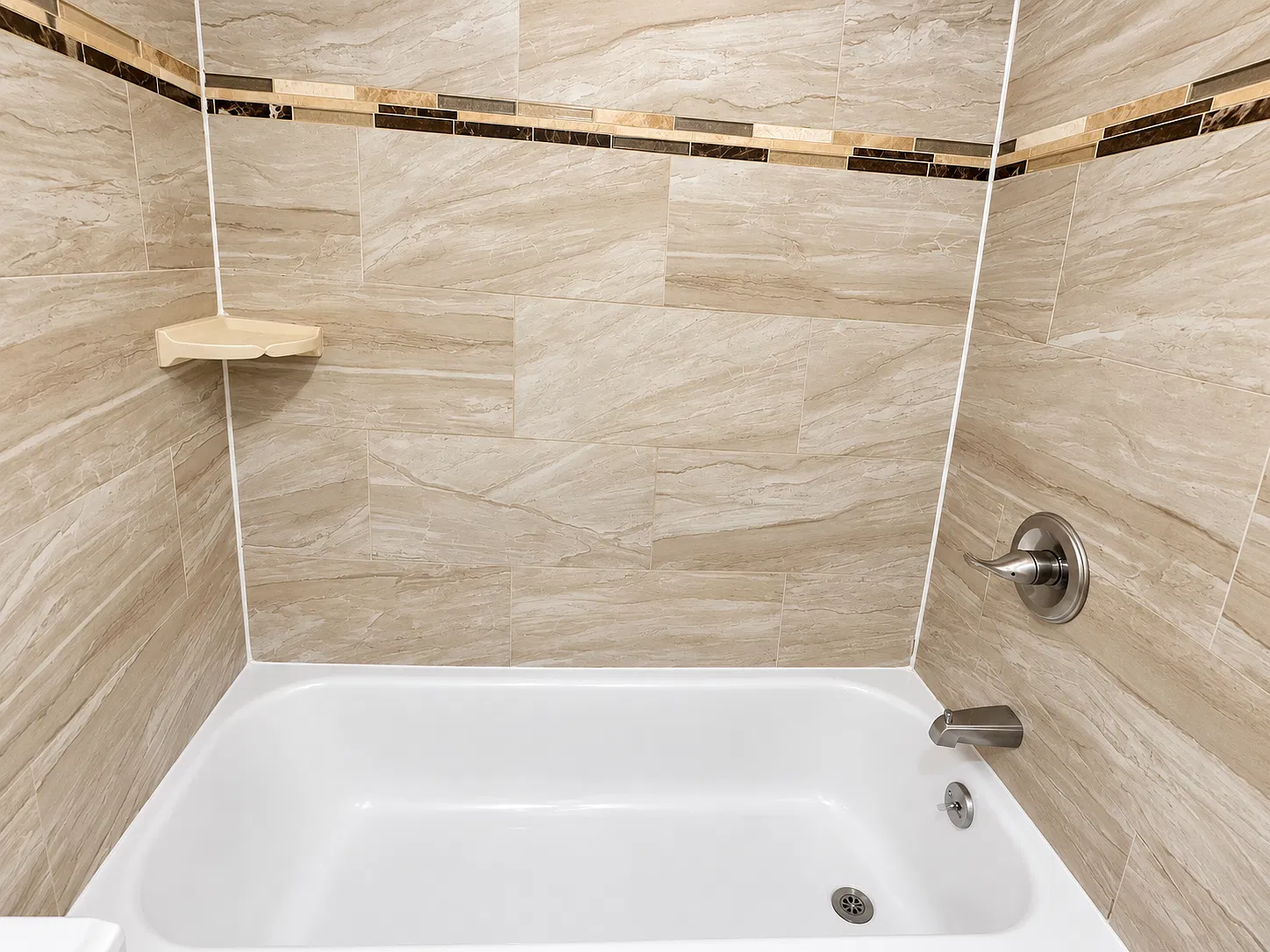 1 bed, 850 sqft, $1,445 — Photo 3