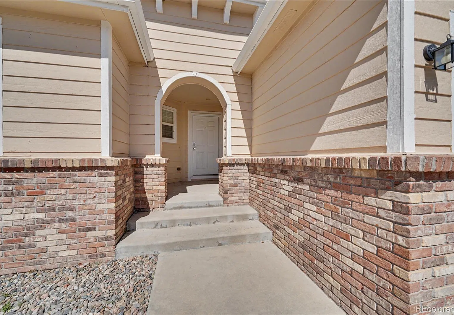 3 bed, 2.0 bath, 1160 sqft, $2,195 — Photo 2