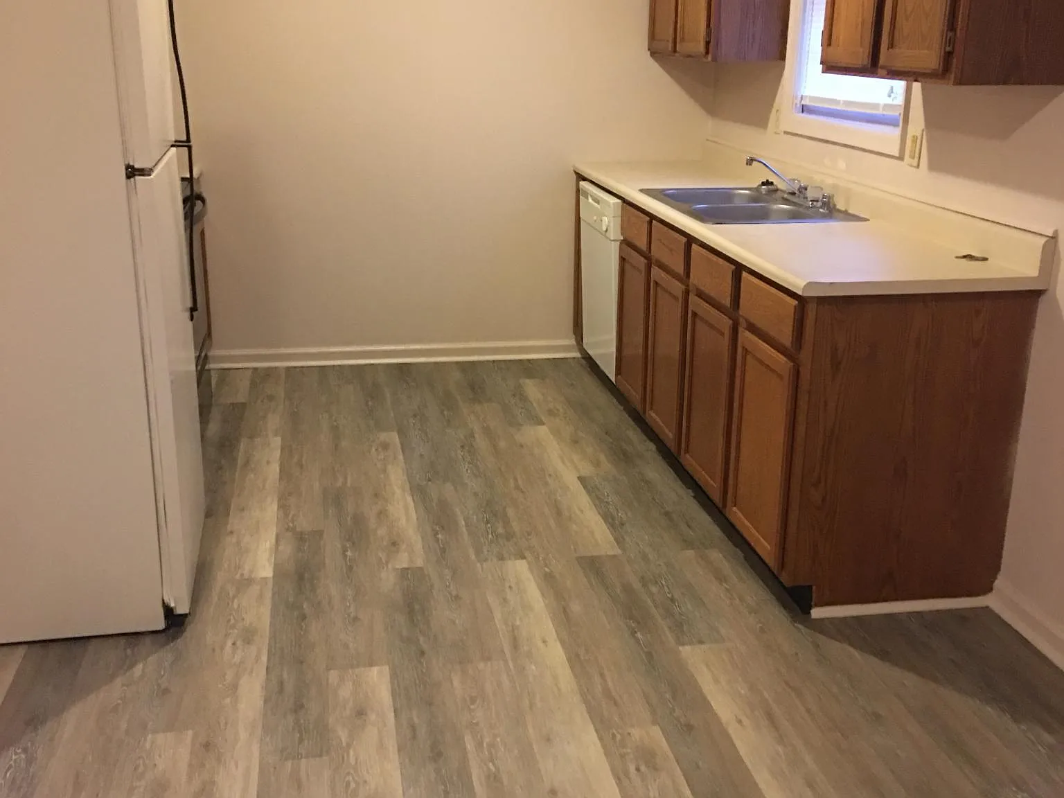 111 Manna Dr — Photo 2