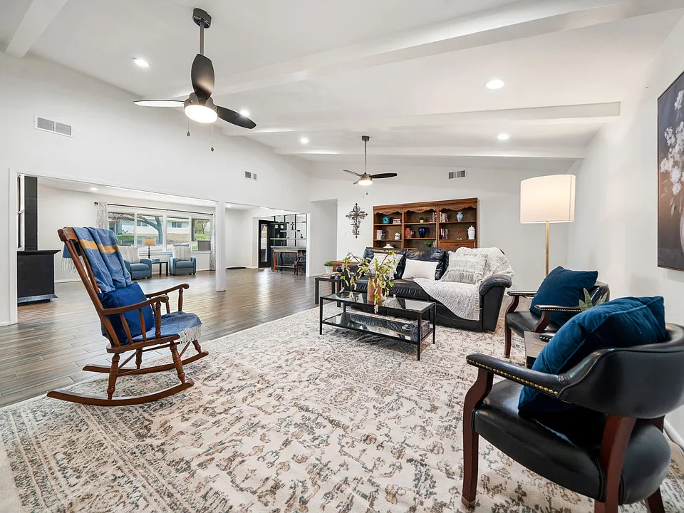 809 NW 9th St