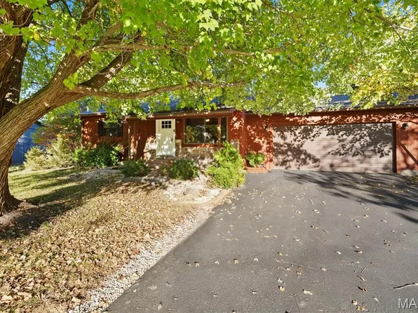 64 Carnation Dr, Collinsville, IL 62234