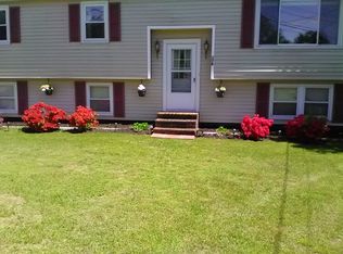 176 S Main St, Seabrook, NH 03874