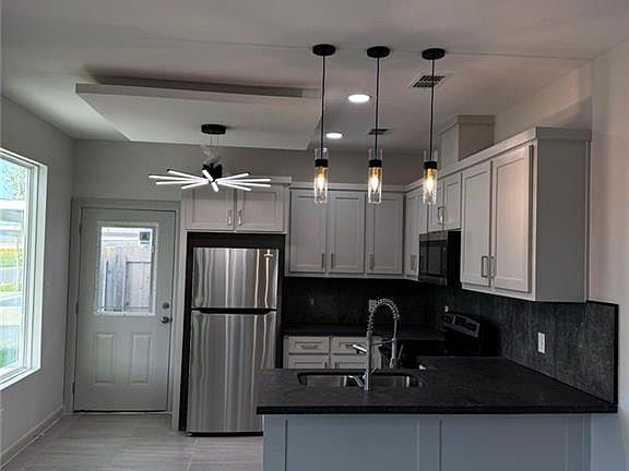 3rd image of 5801 Ozark Ave #3