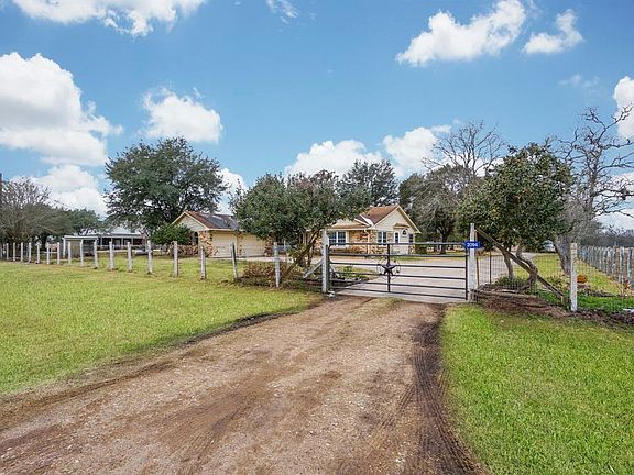 2nd image of 2094 Beverly Ln