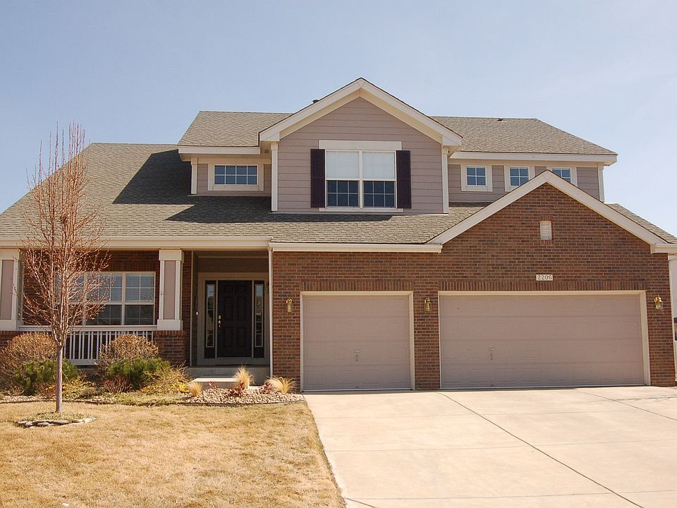 Great curb appeal! 