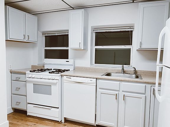 3rd image of 114 S 17th St #2