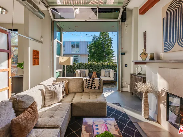 1152 N La Cienega Blvd APT 201, West Hollywood, CA 90069