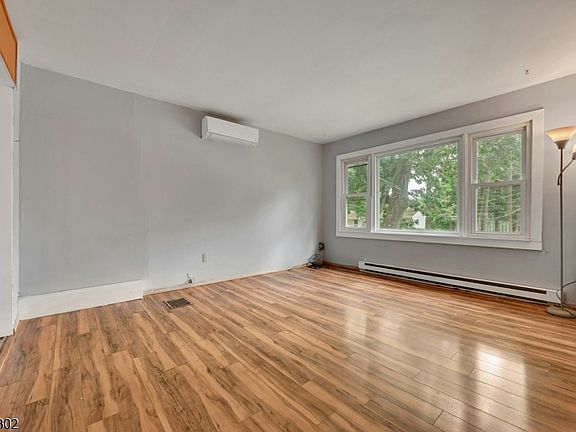 3rd image of 16 Essex Rd