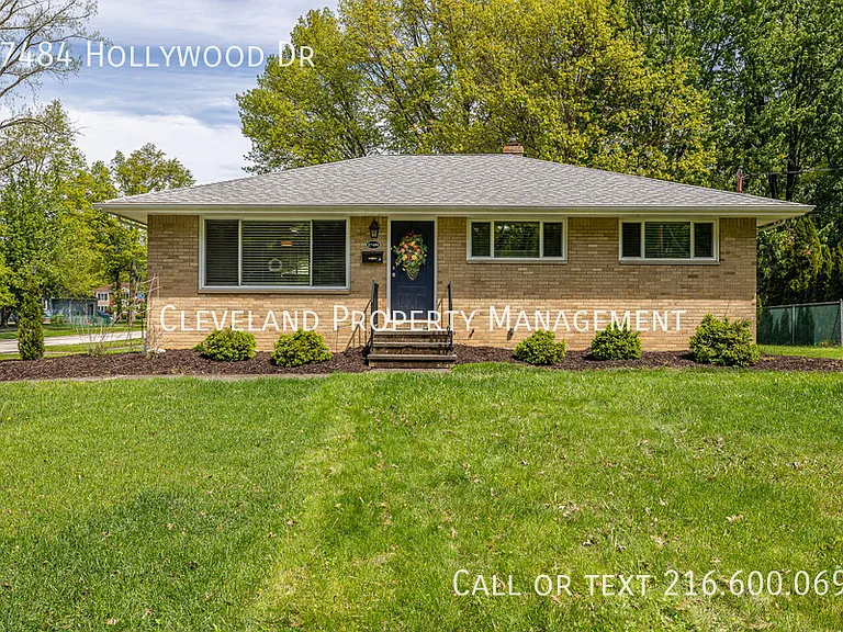 27484 Hollywood Dr — Photo 1