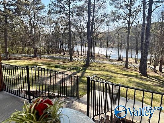 4th image of 3715 Fall Bluff Dr SW