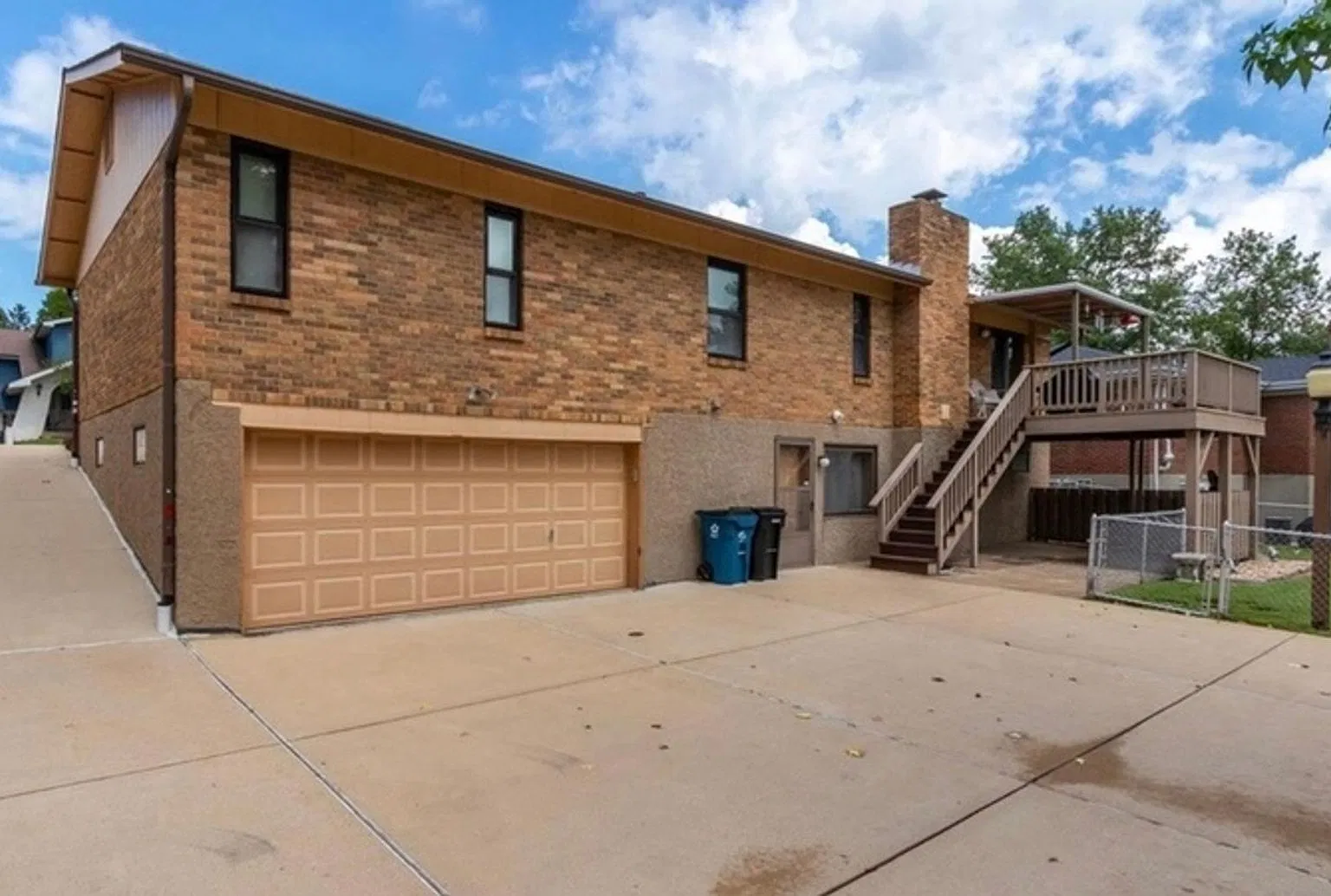 Spacious 4BR House in Saint Louis — Photo 1
