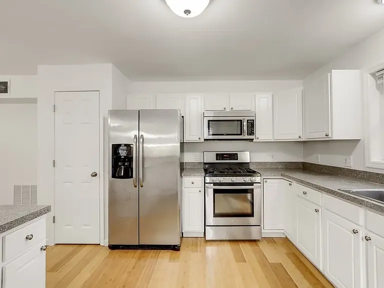 32 Brown St #32 — Photo 9