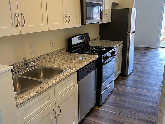 3rd image of 4416 Lovers Ln #4416
