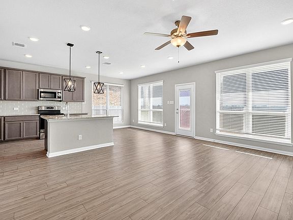 5th image of 1709 Spence St