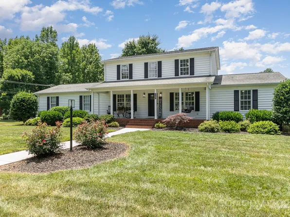 712 Huntingtowne Dr, Kings Mountain, NC 28086