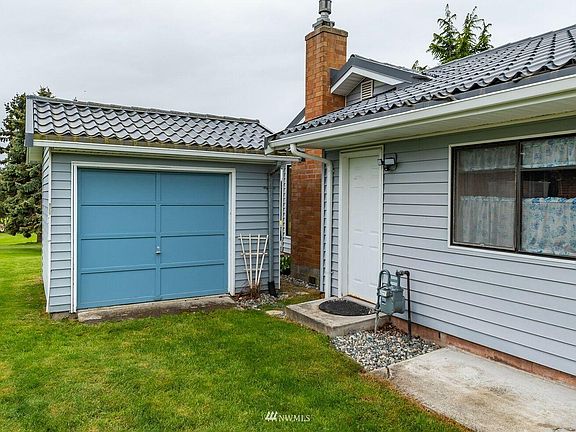 4th image of 2386 Fairway Ln