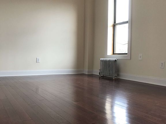 5th image of 270 Empire Blvd APT 3L