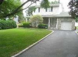 45 Roxbury Dr, Commack, NY 11725