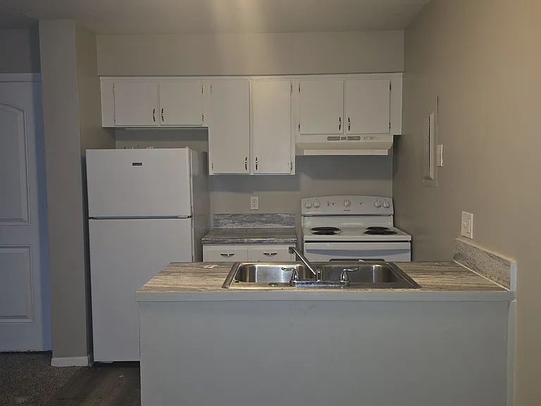 828 Whitethorne Ave #C — Photo 4