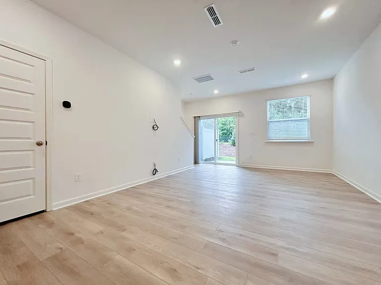 1117 Mountain Crown St — Photo 4