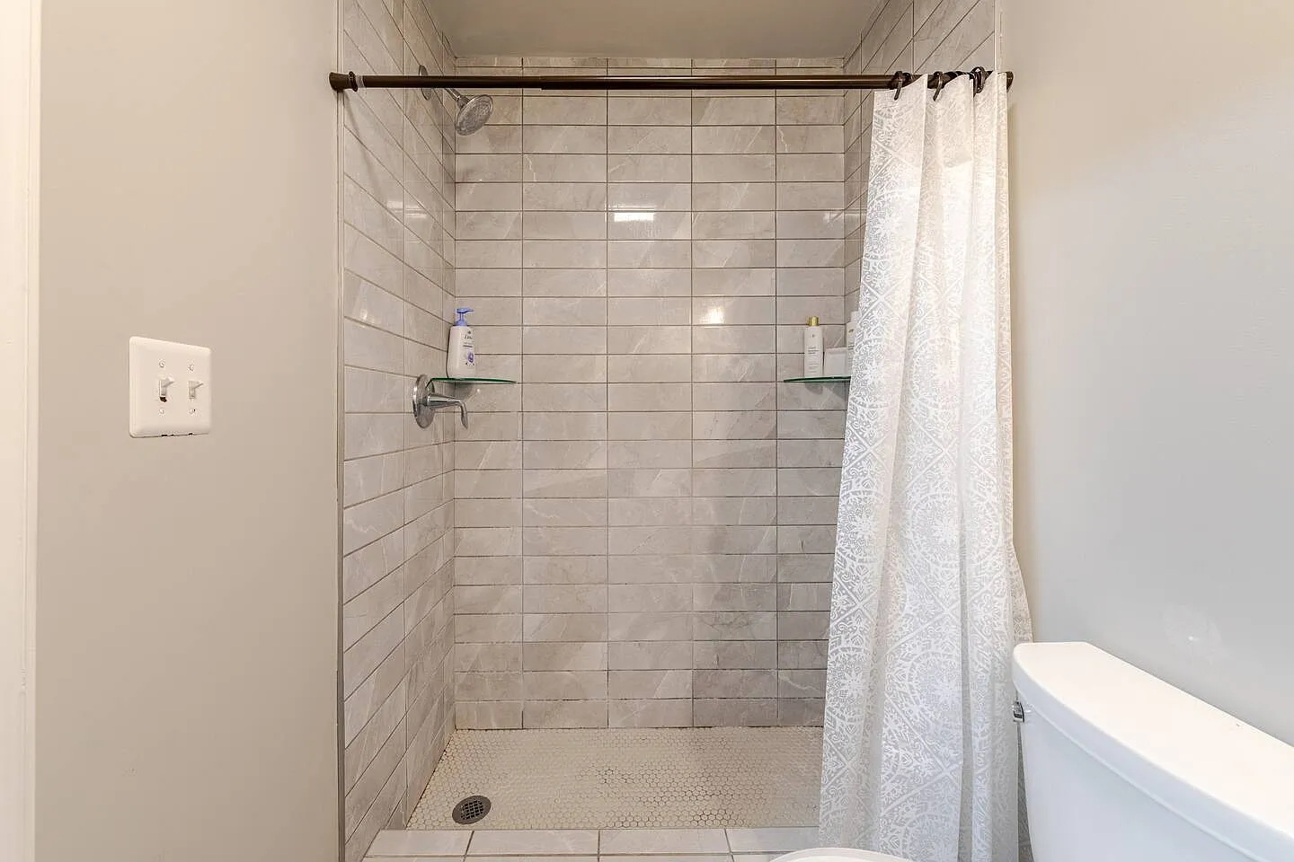 4 bed, $3,400 — Photo 4