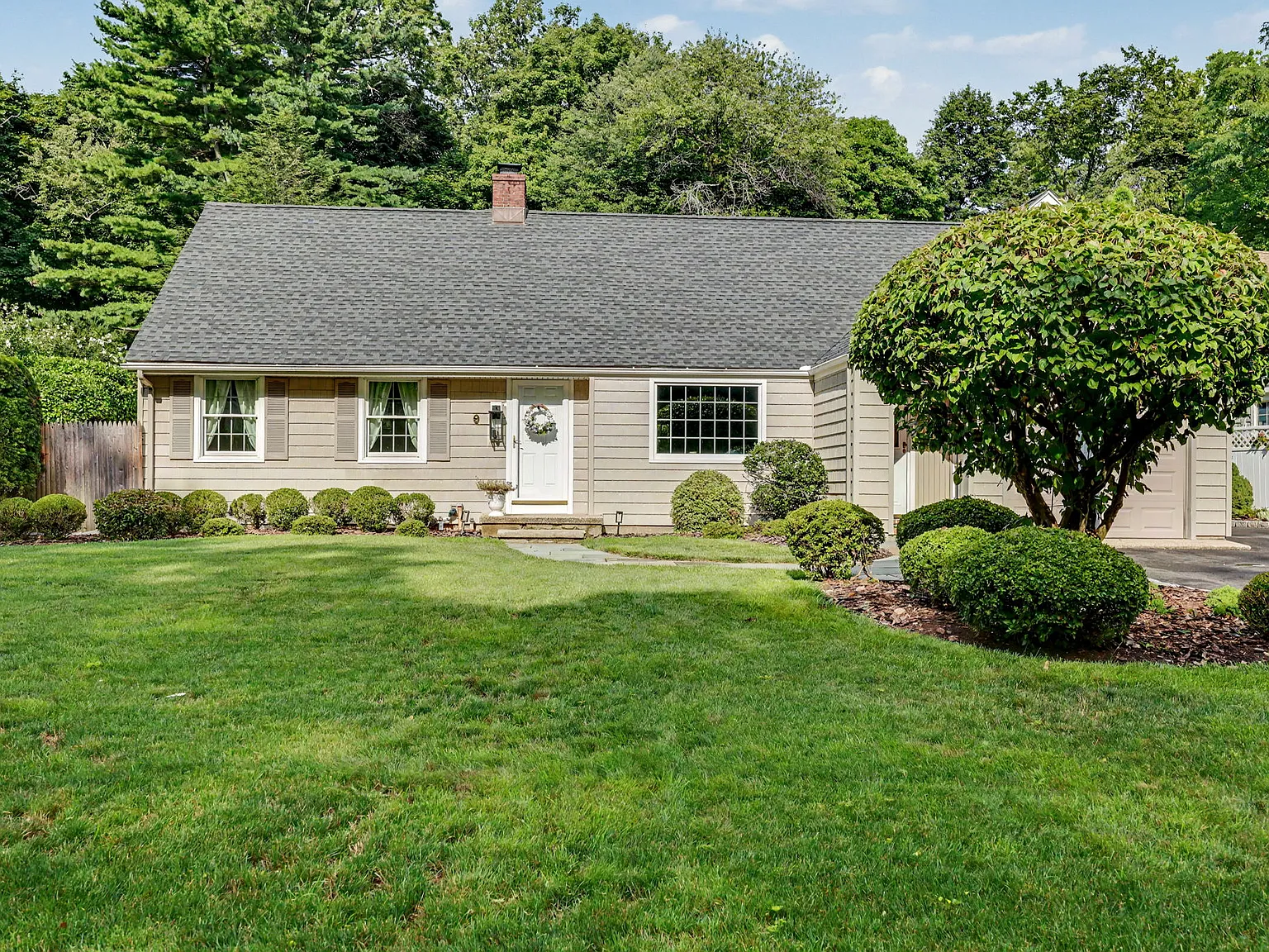 3 bed, 2.5 bath, 2867 sqft, $8,750 — Photo 2