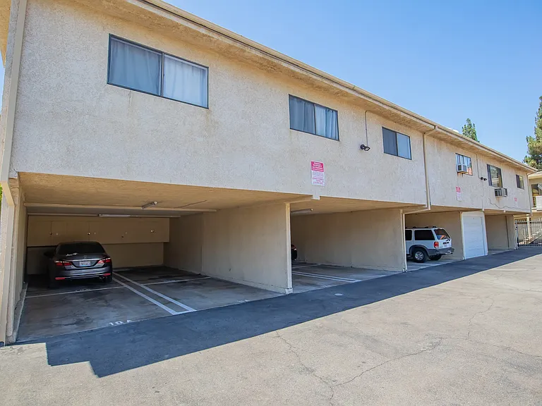 Jordan Apartments — Photo 6