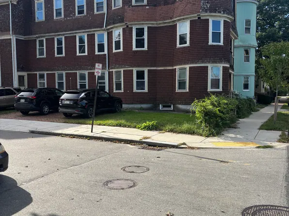 64 Sever St APT 1, Worcester, MA 01609