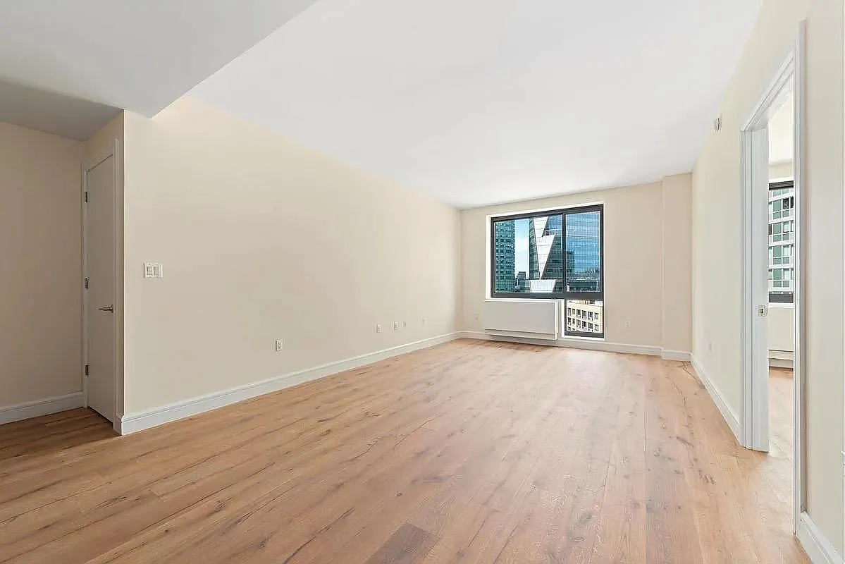 25-21 43rd Avenue — Photo 2