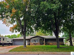 904 8th St, Nicollet, MN 56074