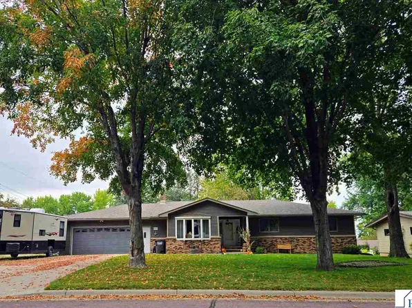 904 8th St, Nicollet, MN 56074