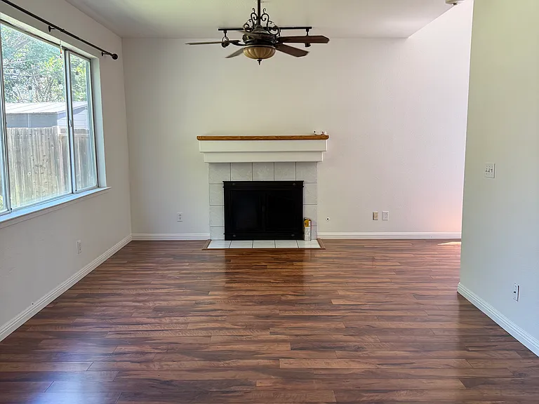 573 Topaz Way — Photo 2