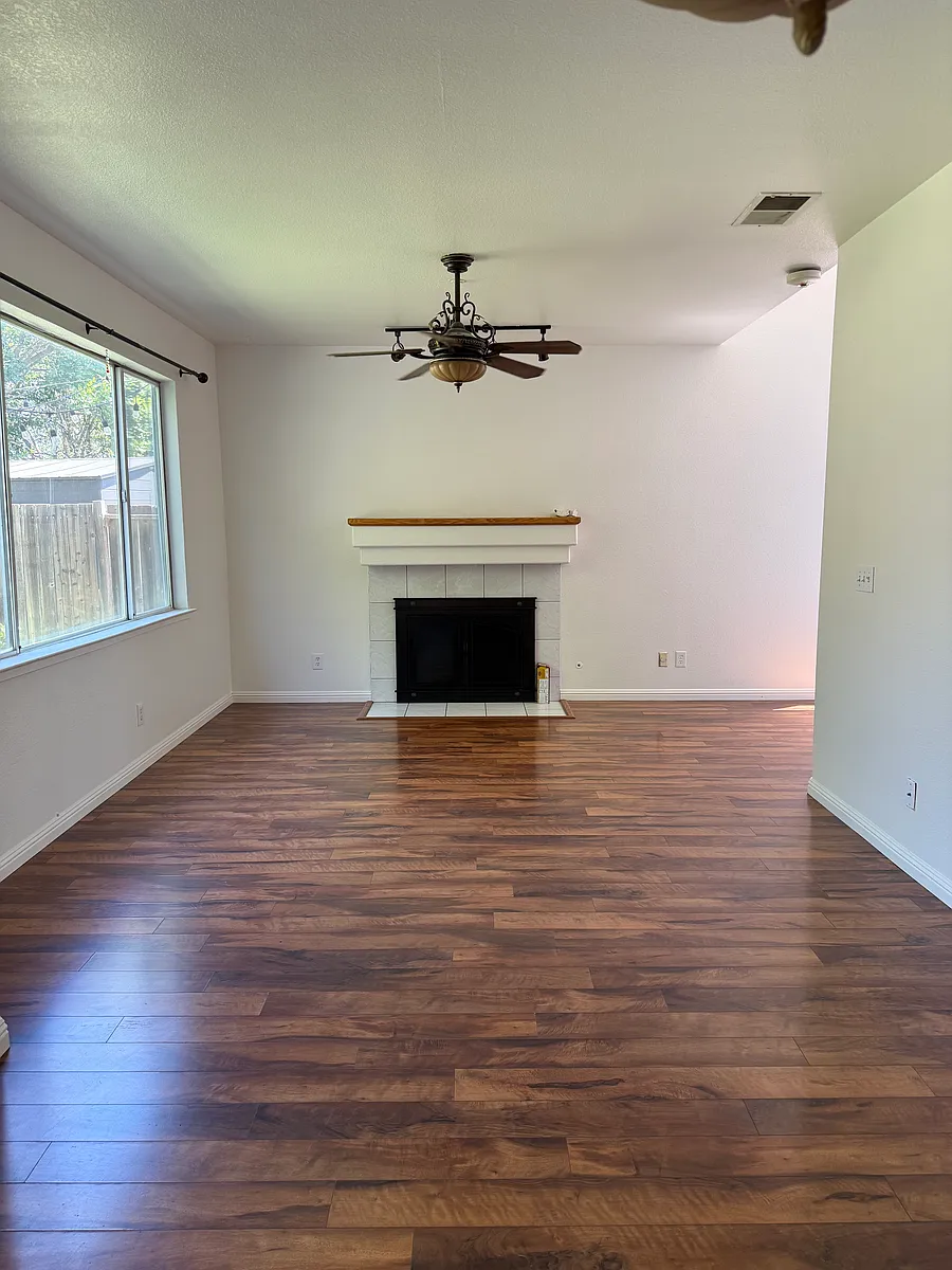 Building Photo - 573 Topaz Way