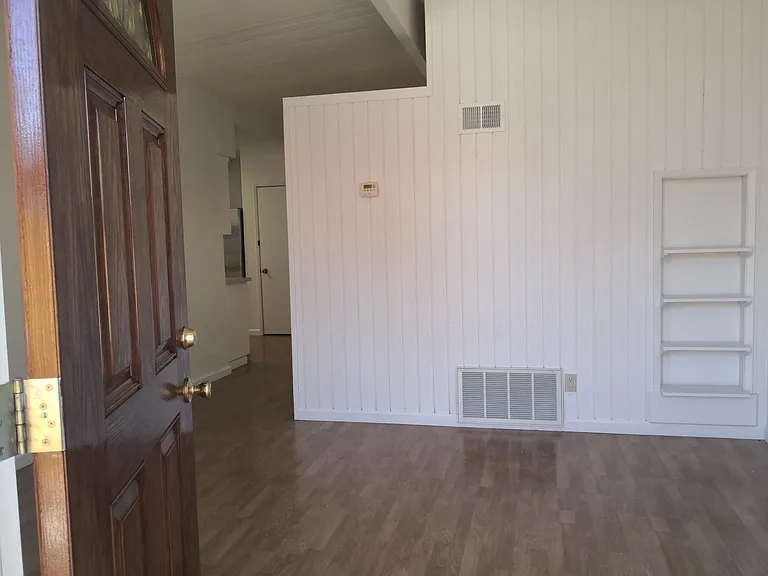 807 Lakehaven Dr — Photo 4