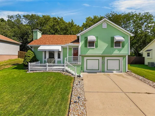 6527 NW Sioux Dr, Parkville, MO 64152