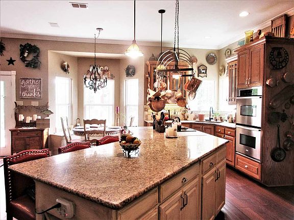 3rd image of 1719 Lakeshore Dr