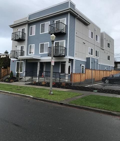 1st image of 627 N Fife St